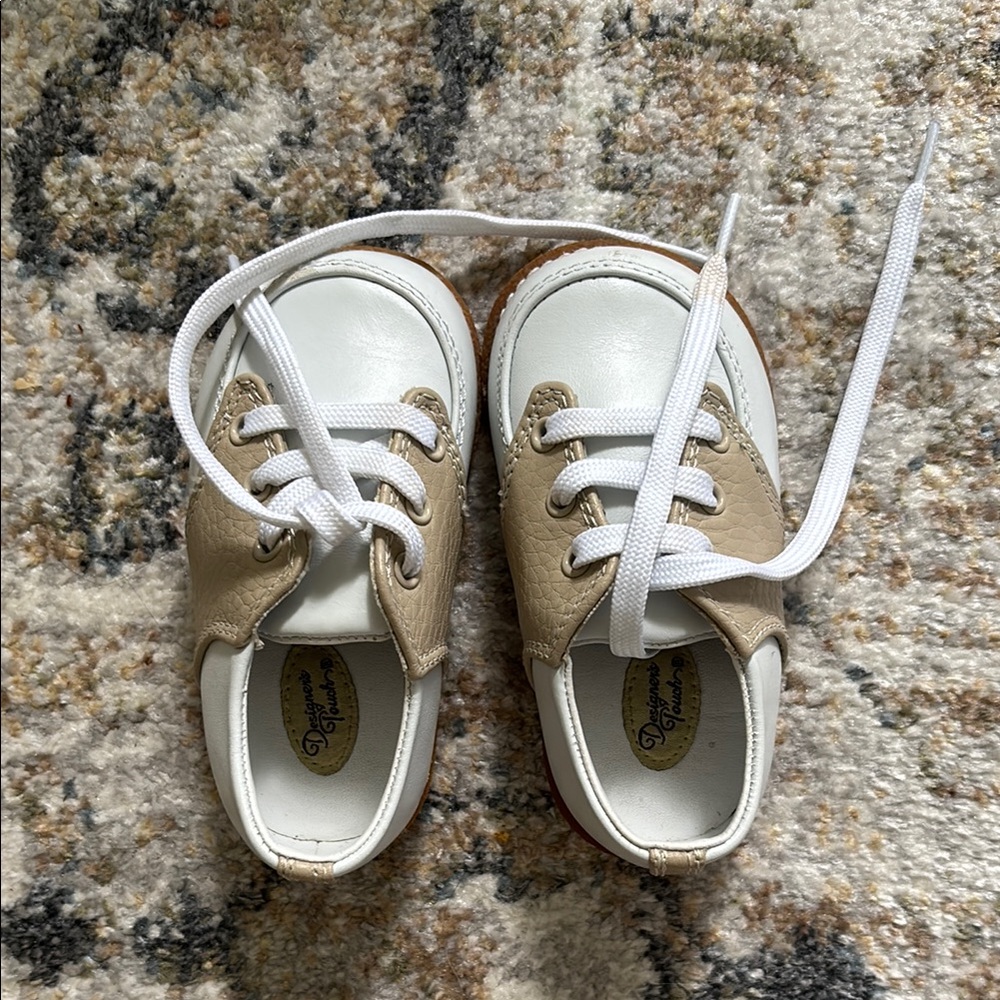 Toddler Boy Tan and White Shoes Sz 5